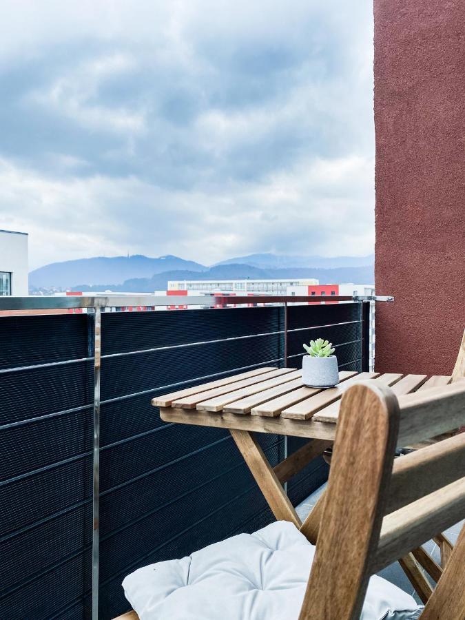 Sun Apartment *
